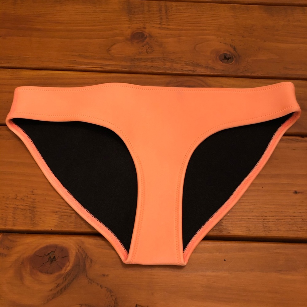 NWOT TRIANGL coral neoprene bottoms